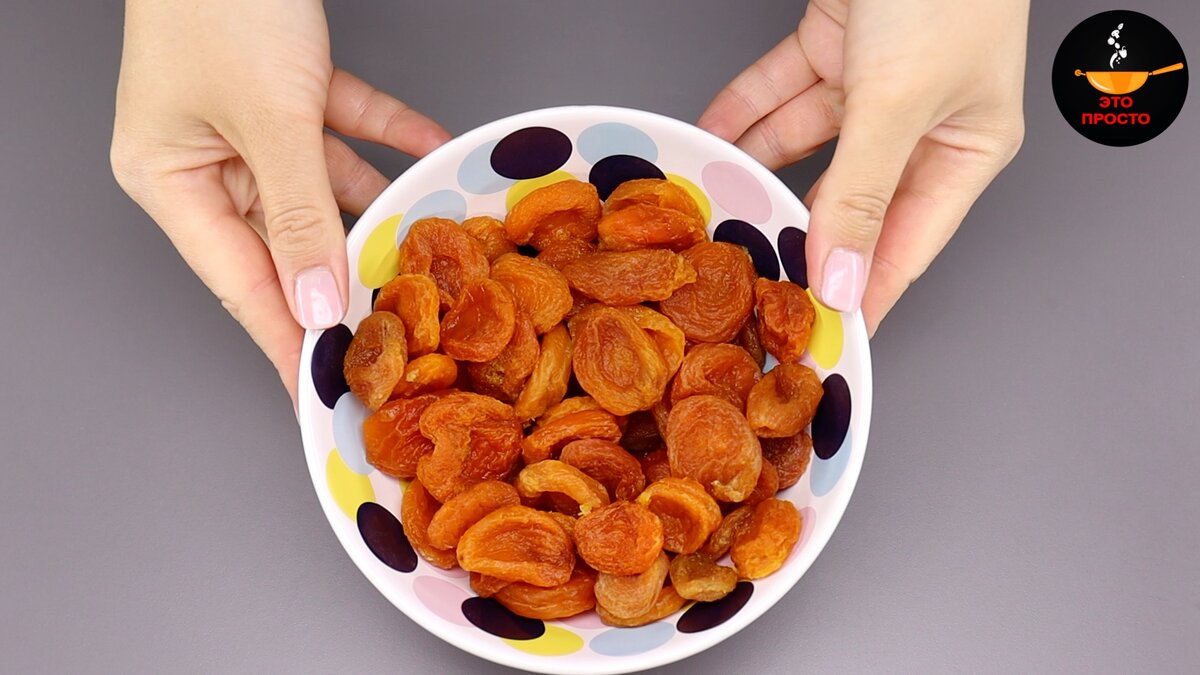 Фото можно листать влево