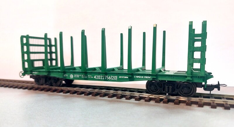 Модель платформы со стойками и торцевыми щитами для перевозки леса