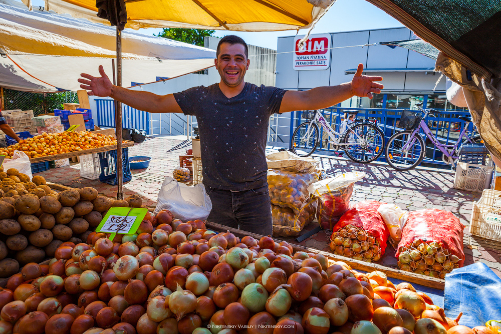 Bazar tu. Турция рынок. Торговец на рынке. Торговаться на рынке. Турецкий Торгаш на рынке.