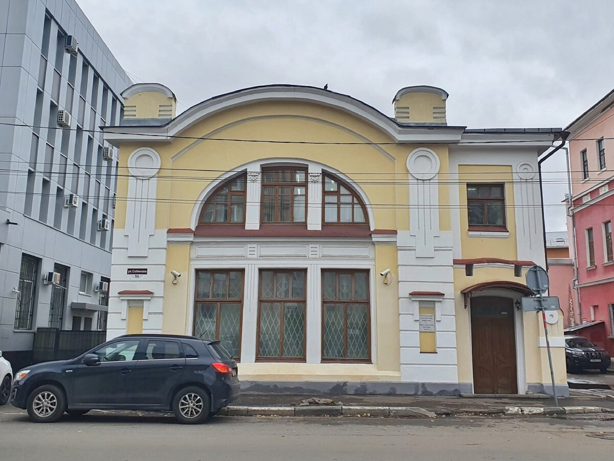 Ул. Собинова, 5А. Северный флигель Ярославской земской уездной управы.
