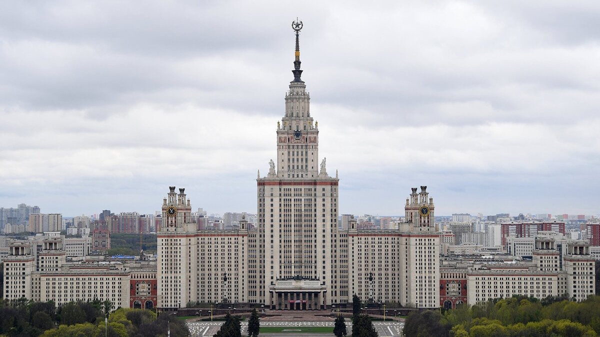    Здание Московского государственного университета имени М. В. Ломоносова на Воробьевых горах в Москве© РИА Новости . Павел Бедняков