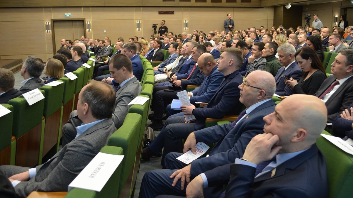     По мнению экспертов, российские чиновники найдут вполне легальные способы обойти запрет на использование зарубежных автомобилей из недружественных стран.