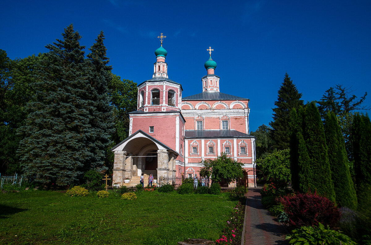 Венёв-Никольский женский монастырь. Николо-Успенский храм - единственное дошедшее до нас сооружение древнего монастырского комплекса. Тульская область, Венёвский район. Фото автора статьи 