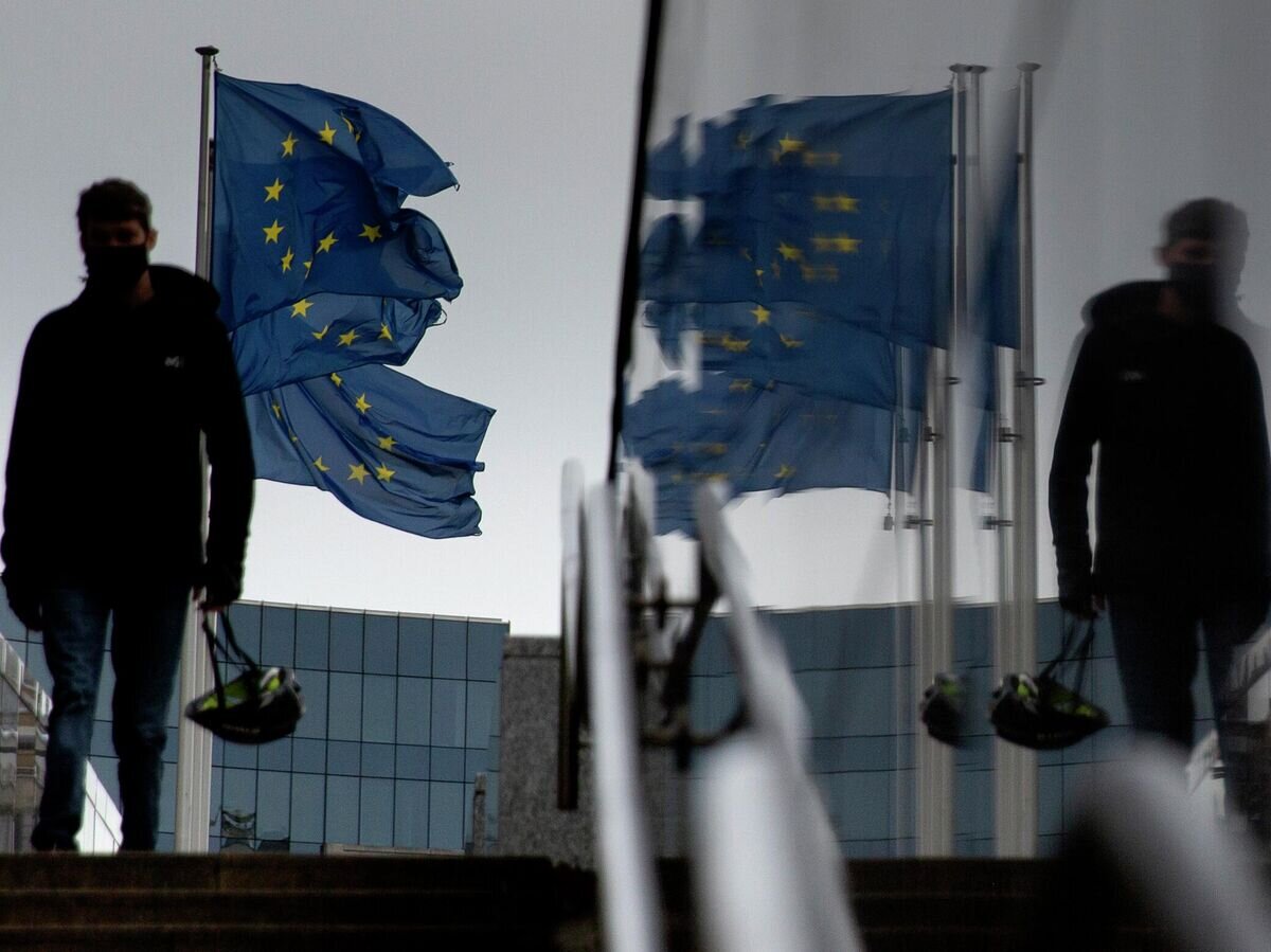    Флаг Евросоюза у штаб-квартиры ЕС в Брюсселе© AP Photo / Virginia Mayo