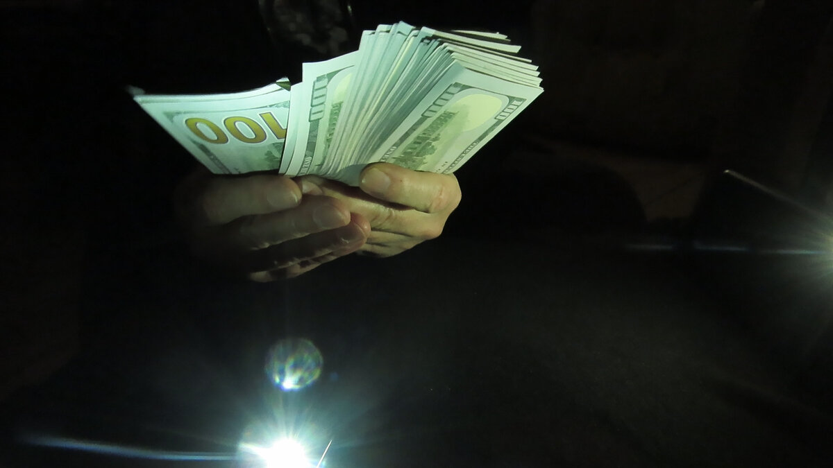 Всегда есть место для знаний, даже в самых уголках нашего кошелька.