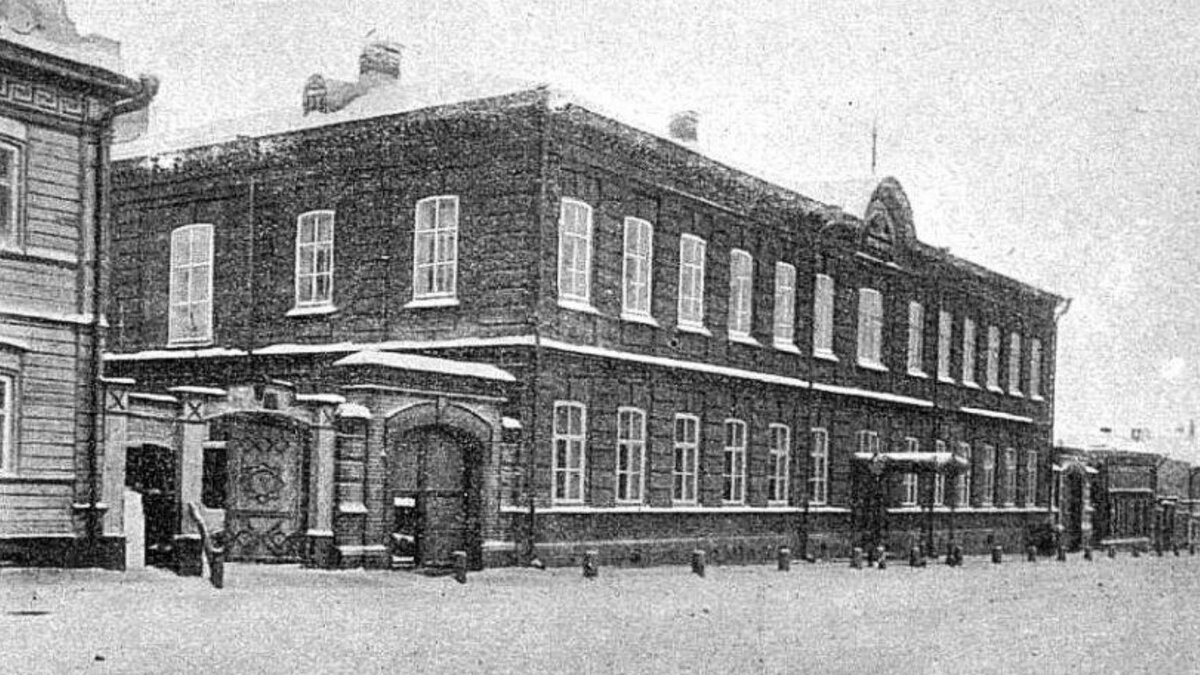     В Казани отреставрируют здание Александровского детского приюта, который находится в доме №30 по улице Бутлерова. Объект культурного наследия возвели в 1889 году. Такая информация указана на сайте комитета РТ по охране ОКН.