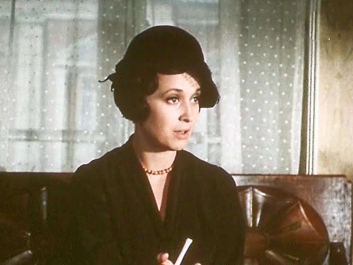 Покурила, вспомнила сады в Энске и отравилась