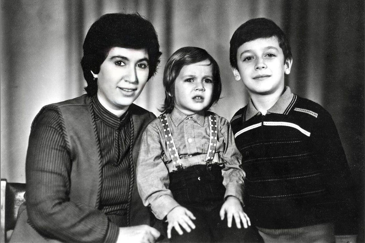       Здесь и далее: PR-агентство