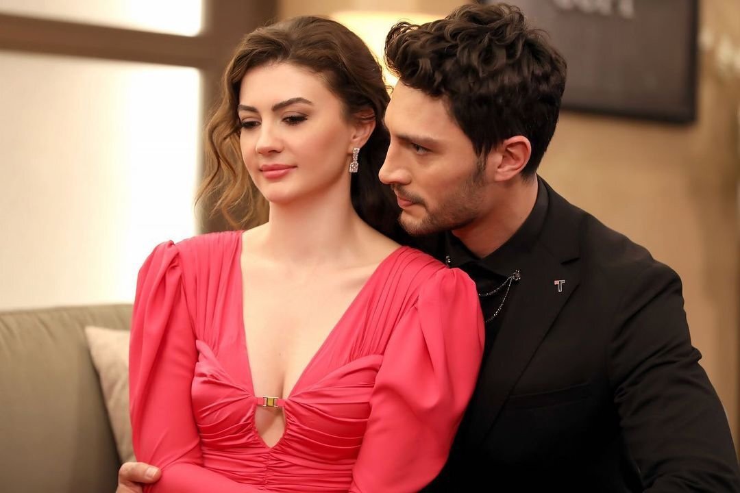 Эсра и Озан 《сериал Любовь Разум Месть》