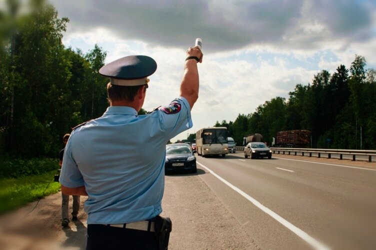 http://mir-auto24.ru/ostanovka-avtomobilya-sotrudnikom-dps-vne-stacionarnogo-posta-zakonna/tamozna-inomarc/