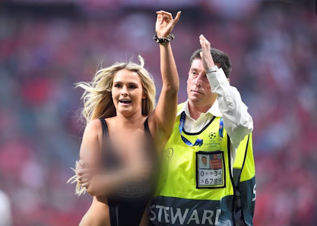 Всё произошло в финале ЛЧ, на игре Ливерпуль - Тоттенхем, который закончился победой первой команды со счётом 2 : 0.