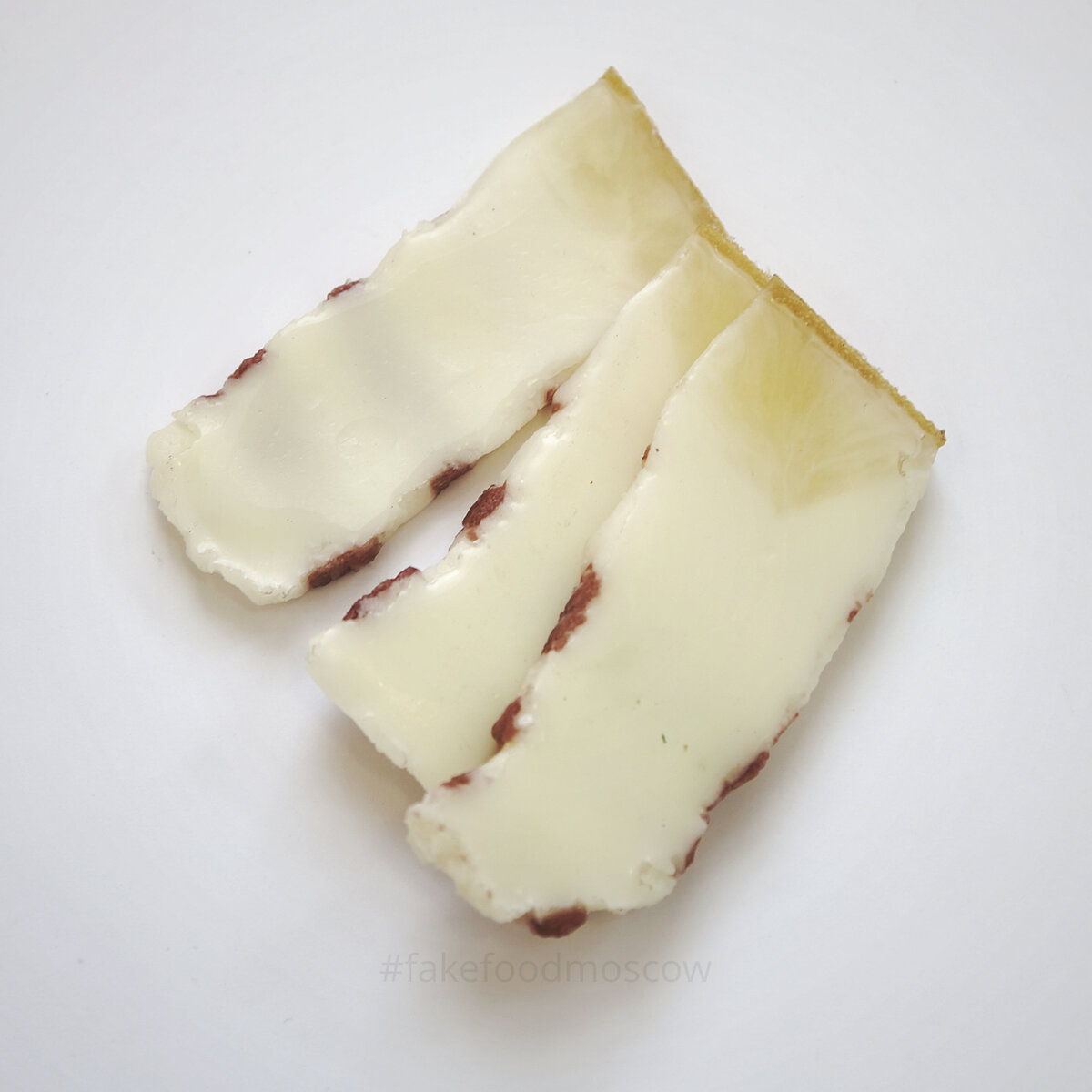 Обратная сторона муляжей сала.