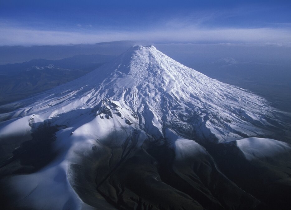 Вулкан Котопахи Данный вулкан является самой высокой точкой горного массива Кордильера-Реаль. Он является выдающейся достопримечательностью Эквадора.