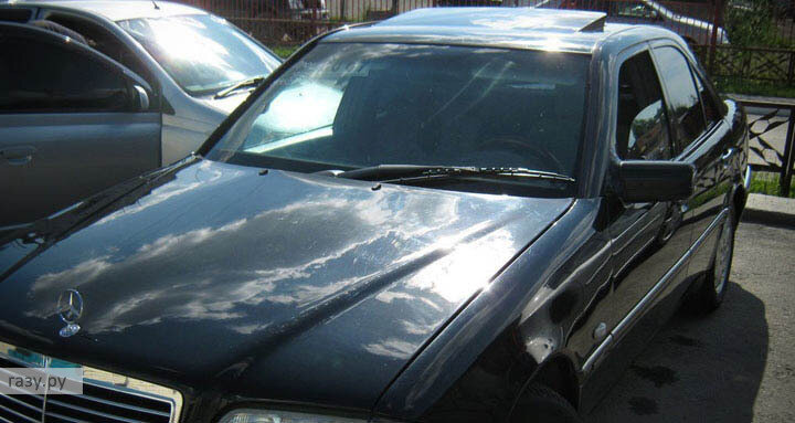 Иногда лобовому стеклу достаточно одного дворника