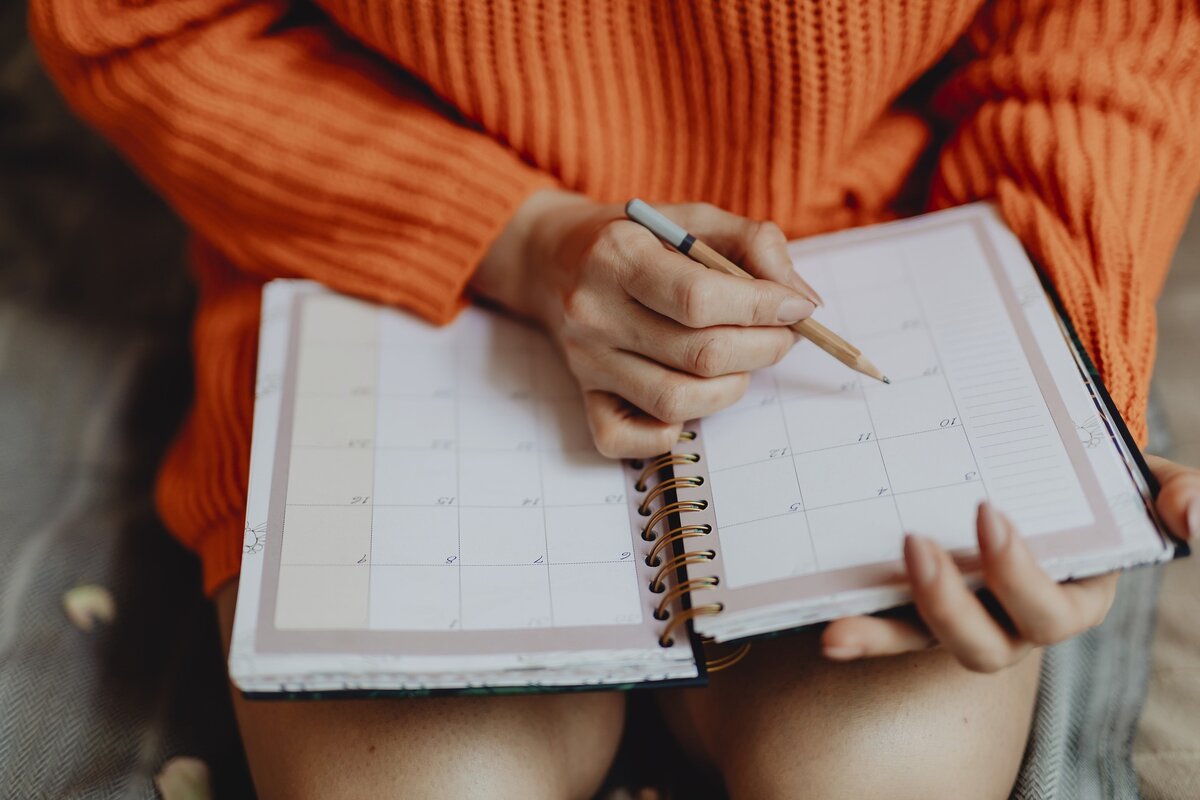 Фото: https://pixabay.com/photos/agenda-book-calendar-daily-3991875/