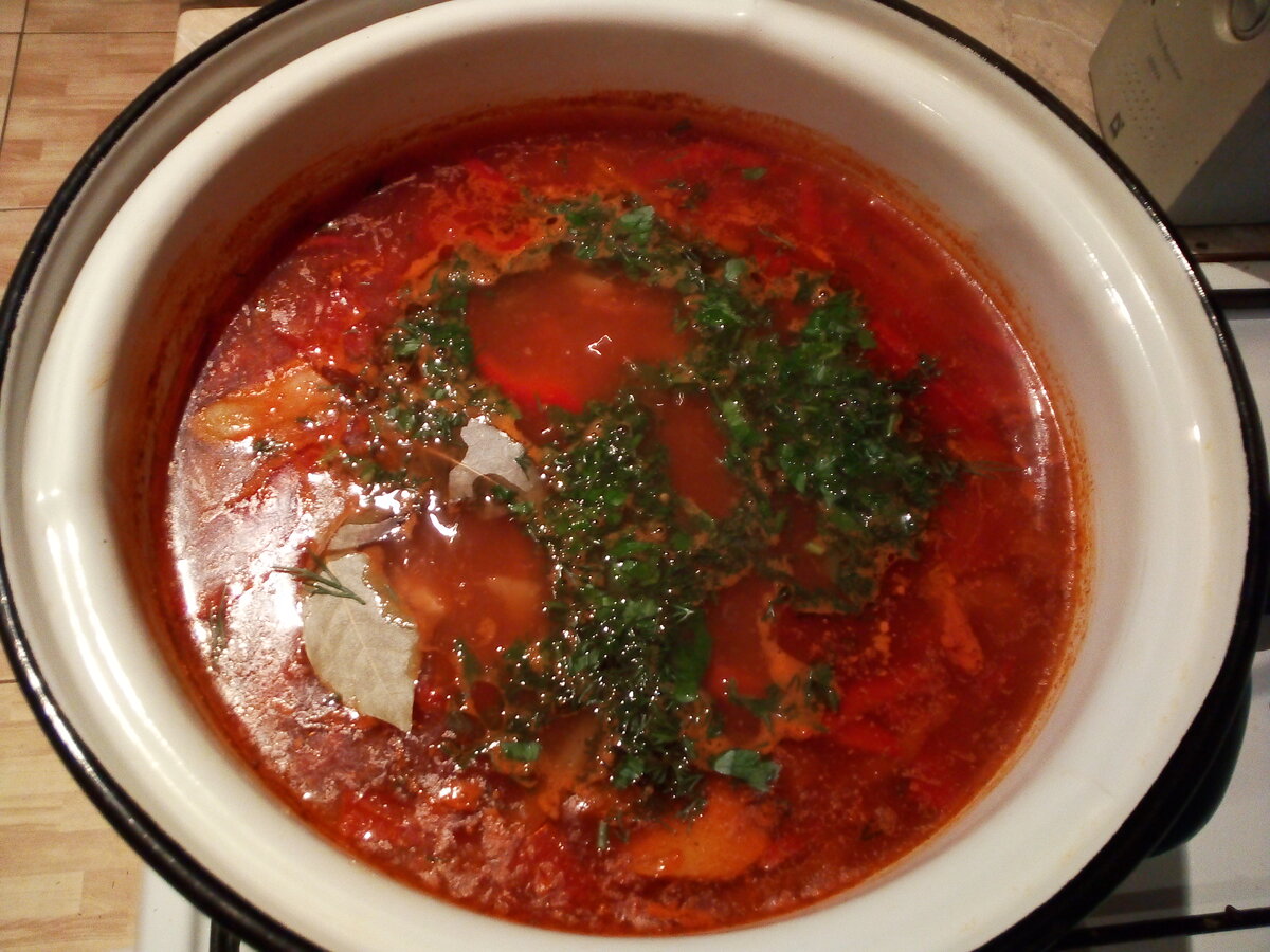 Очень вкусный, ароматный картофельный суп с свининой и овощами.