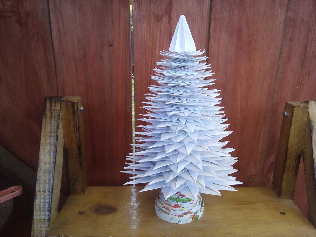 Некстати закончилась зеленая бумага, поэтому делала из черновиков.