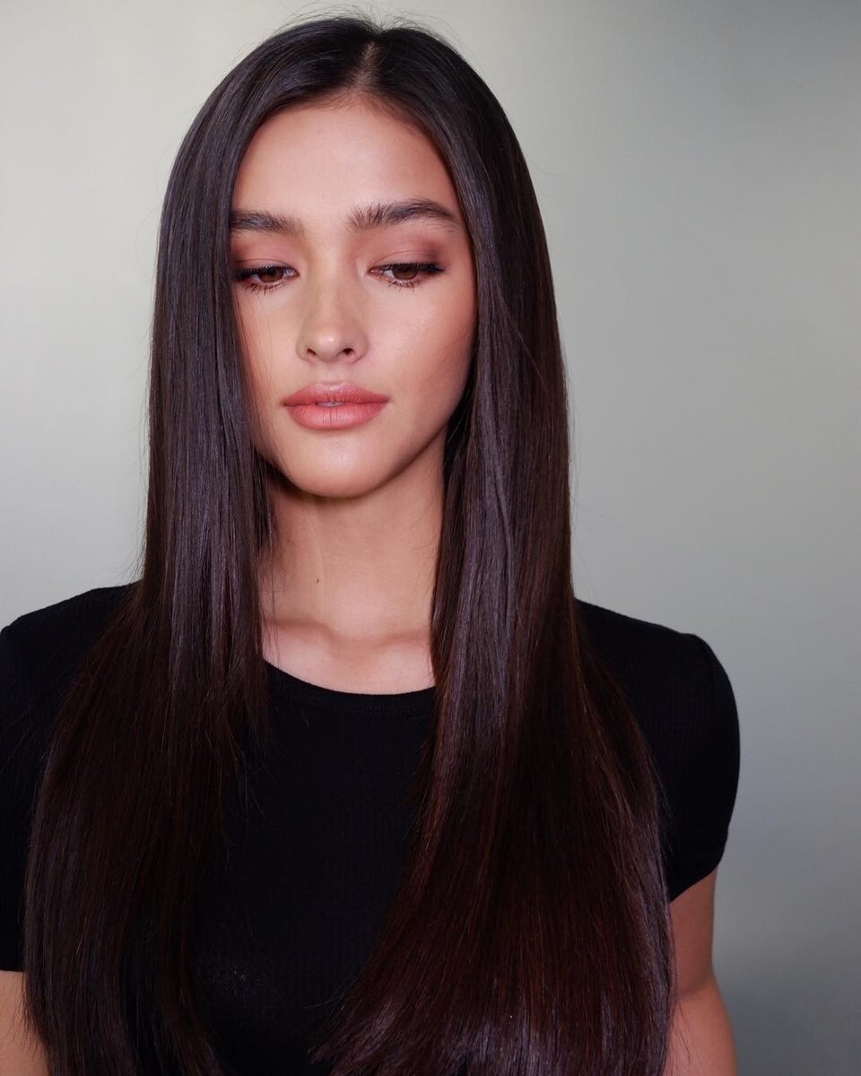 https://www.instagram.com/lizasoberano/
