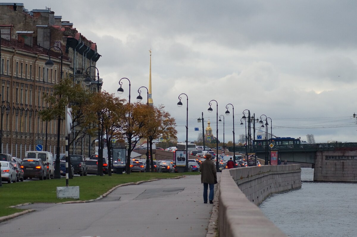 Вид на шпиль Петропавловки.