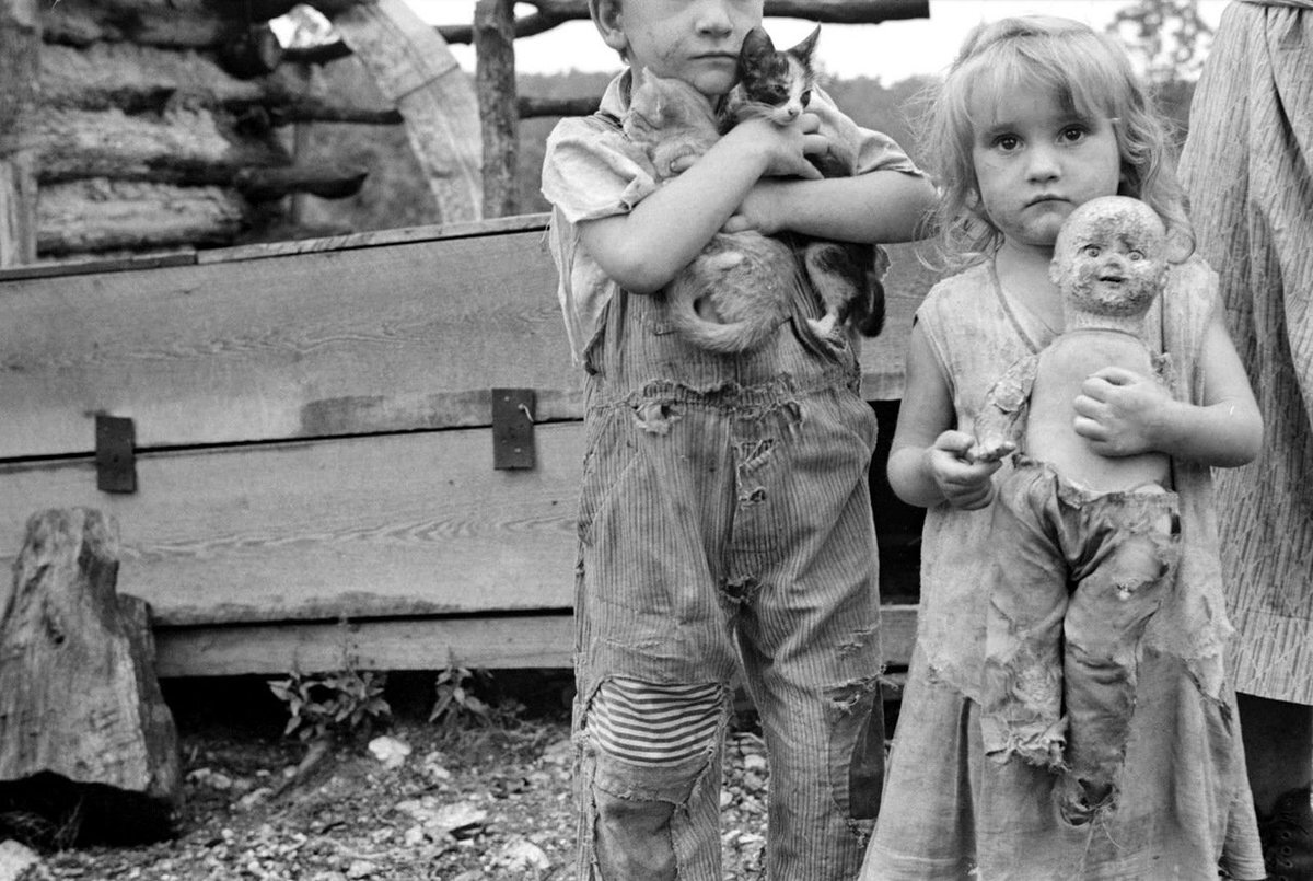 ДЕЙСТВУЙ💃 ЖИВИ🌏ВЛИЯЙ💪БОГАТЕЙ💰ЛЮБИ❤ Я ЗНАЮ ТЫ МОЖЕШЬ! 👨‍👩‍👧‍👧Мы любим наших детей. Счастливы, что мы мамы. 🙎Но зачастую материнство оказывается вовсе не таким лучезарным, как хотелось.😪😕Вечная усталость, бытовые проблемы, нехватка времени – все это хорошо знакомой каждой маме.🛌⌛
Жалобы мам звучат примерно одинаково: ✔После появления ребенка моя жизнь превратилась в хаос.                                       ✔Я очень устала и ничего не успею с детьми.                                                                  ✔Дома бардак, в голове беспорядок, дети плачут, муж ворчит.           ⁉Что с этим делать? Можно сдаться и забить на все, отложив свою жизнь на то время, когда вырастут дети. А можно взять себя в руки и научиться быть организованной мамой прямо сейчас, в тех обстоятельствах, которые есть! 🤰👜
☀Друзья начинаю вести свою рубрику о тайм -менеджменте для мамочек. Хочу помочь себе и всем женщинам этого мира!🏋 Мы достойны любви, порядка, радости и удовлетворения.🏖💖
🍒Вы в силах помочь себе – и изменить к лучшему свои семьи! Подписывайтесь, будем вместе менять себя! Ведь залог успешных родителей не в том чтобы воспитывать детей, а в том чтобы в первую очередь воспитывать себя. 
