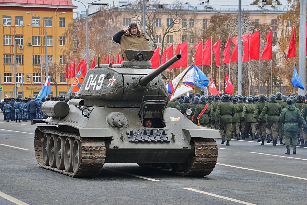 Самара память. Парад в Самаре 2007 год. Главные машины Самара парад. Парад в Самаре картинки Великая Отечественная война. 27 Ноября праздник площадь памяти Самара.