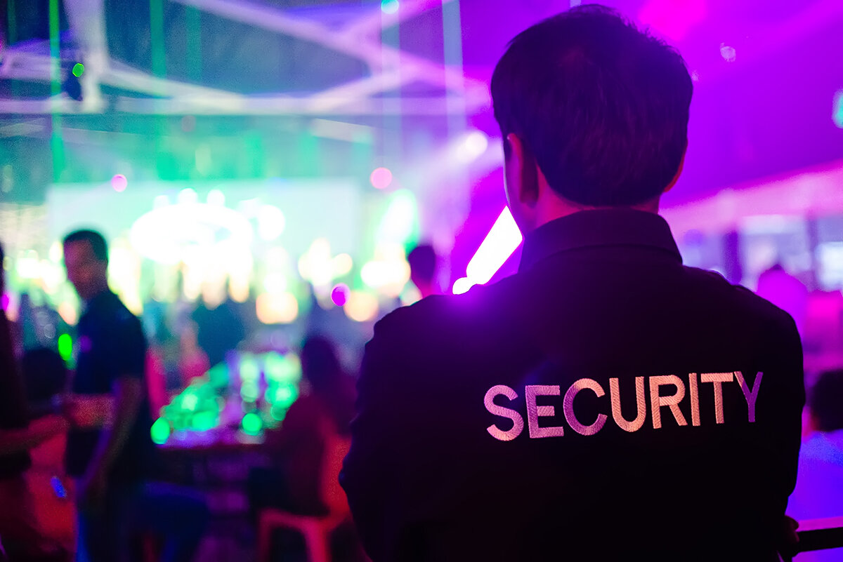 Club need. Охрана ночного клуба. Security в клубе. Охрана в ночном клубе. Охранник в ночном клубе.