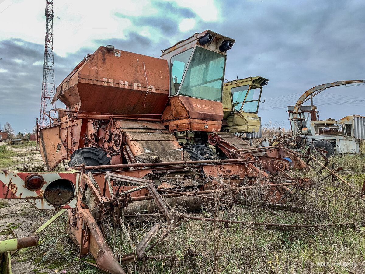 Комбайны — это мощно. Даже старые и ржавые ?⚙️?