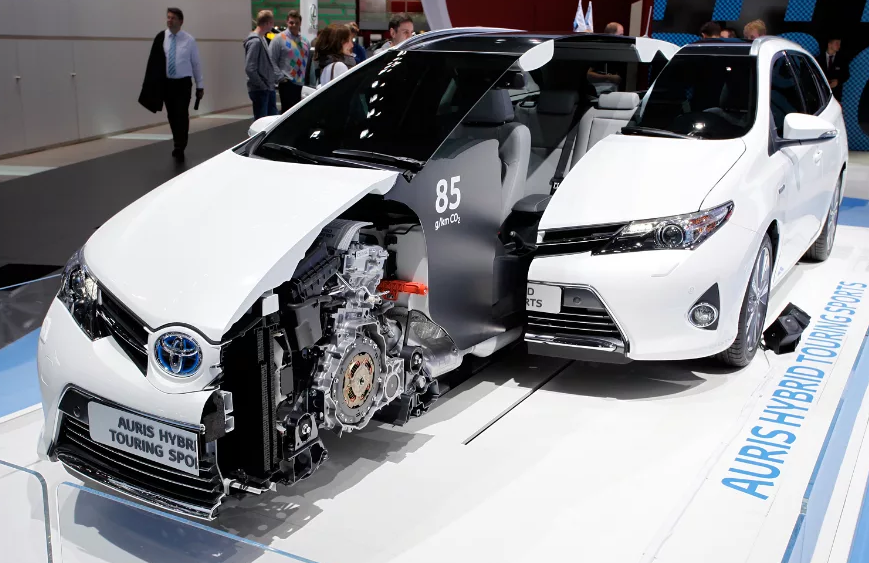 Японский гибридный автомобиль Toyota Auris, представленный на ежегодном автосалоне Frankfurt Motor Show. Франкфурт-на-Майне, Германия, 14 сентября 2013 г.