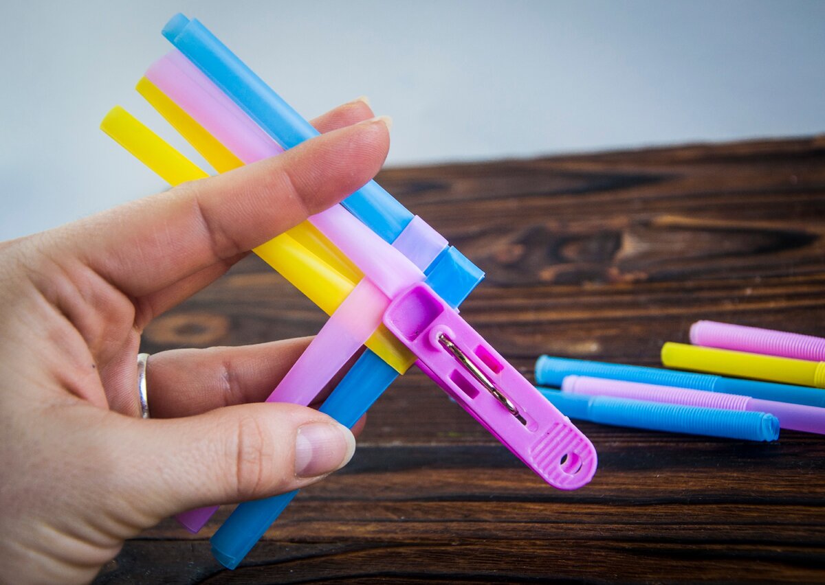 Поделки из коктейльных трубочек. Поделки из трубочек для коктейля. Поделки из трубочек. Игрушки из трубочек. Поделки из трубочек для коктейля.