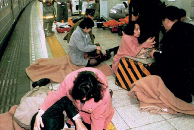 Последствия теракта в Токио. 20 марта 1995. Источник: https://www.dsnews.ua/world/yaponiya-promorgala-aum-sinrike--20092014142000