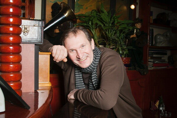 Какой в жизни Фёдор Добронравов - редкие ФОТО с семьёй...