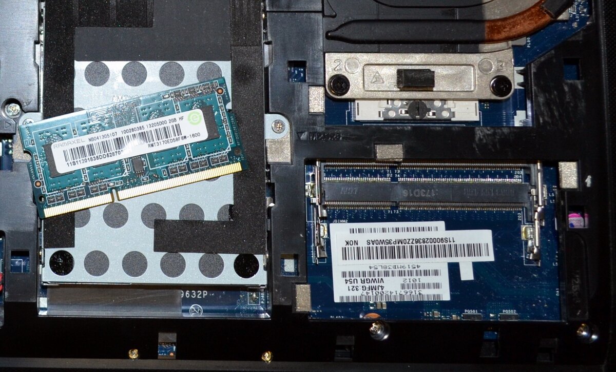 Одна и та же рабочая планка памяти может работать на одном ноутбуке, а на другом нет