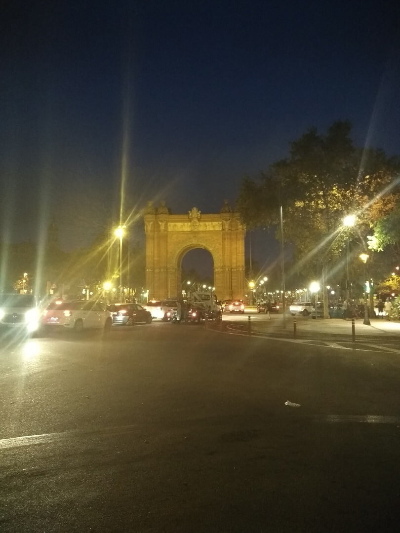 Барселона. Триумфальная арка.  Фото из личного архива