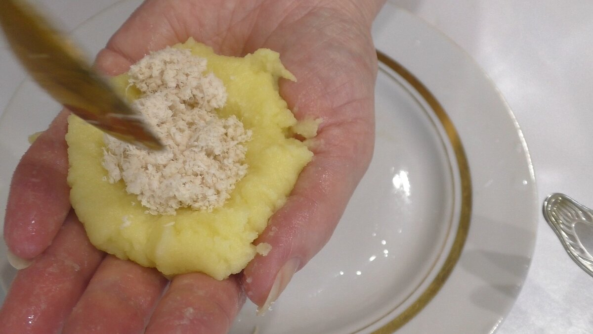 Картофельные крокеты с мясом в омлете, блюдо для тех кому показана диета №5, можно всем