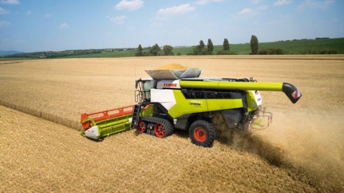 Фото: machineoftheyear.de Claas Lexion 6000 & 5000