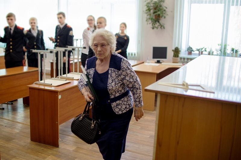 Старая учительница принесла в школу то, что никто ещё не приносил в школу