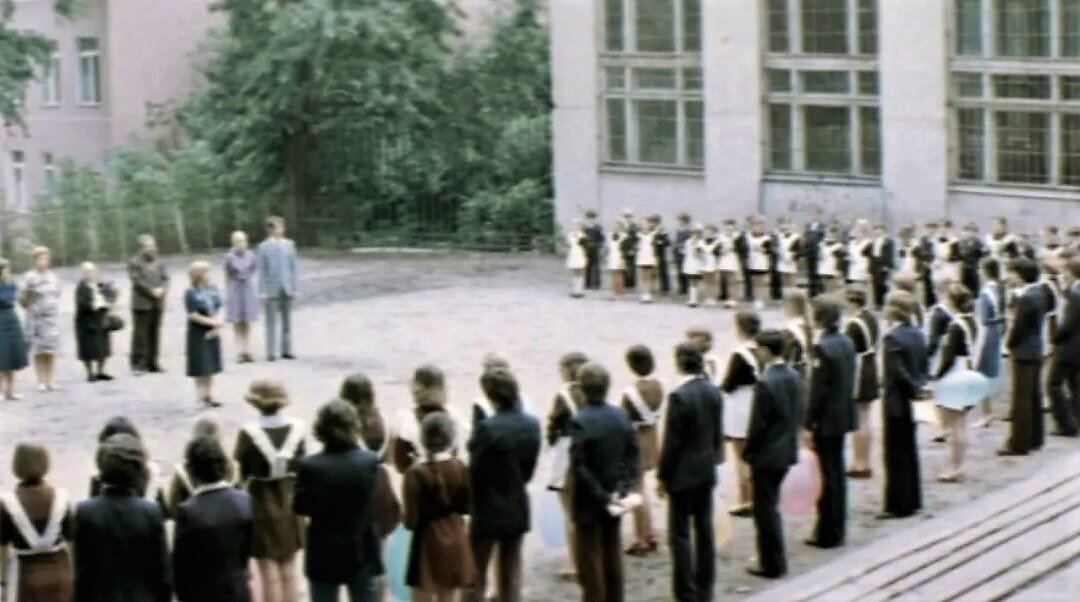 Школа в окрестностях Патриарших прудов. Кадр из фильма.