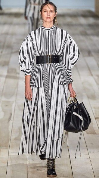 Классическое макси из струящейся ткани,