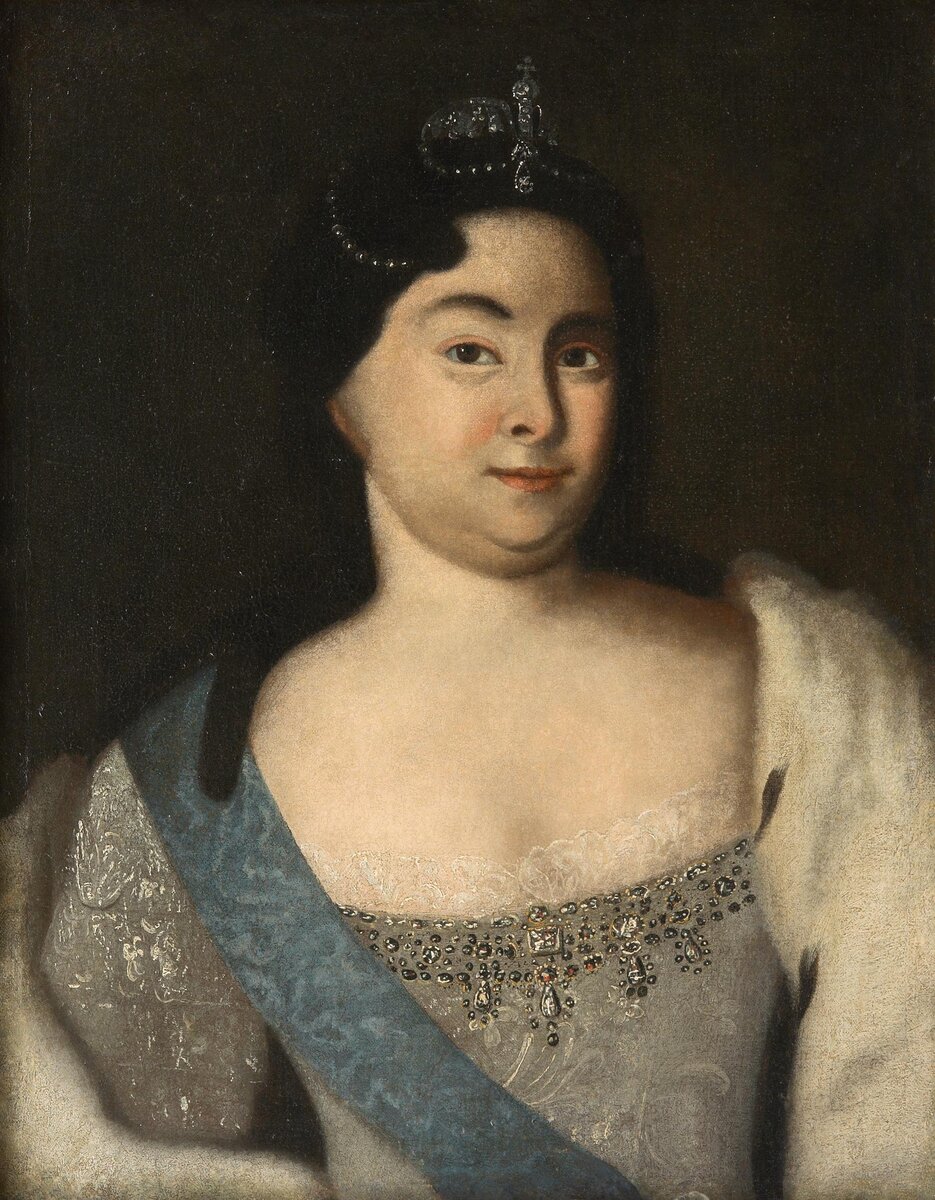 Неизвестный русский художник.  Портрет Екатерины I в малой императорской короне с орденской лентой Андрея Первозванного. Первая половина XVIII в. Музей В.А.Тропинина и московских художников его времени. 