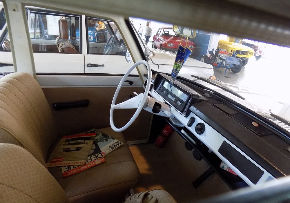 Интерьер в машине 1966 года