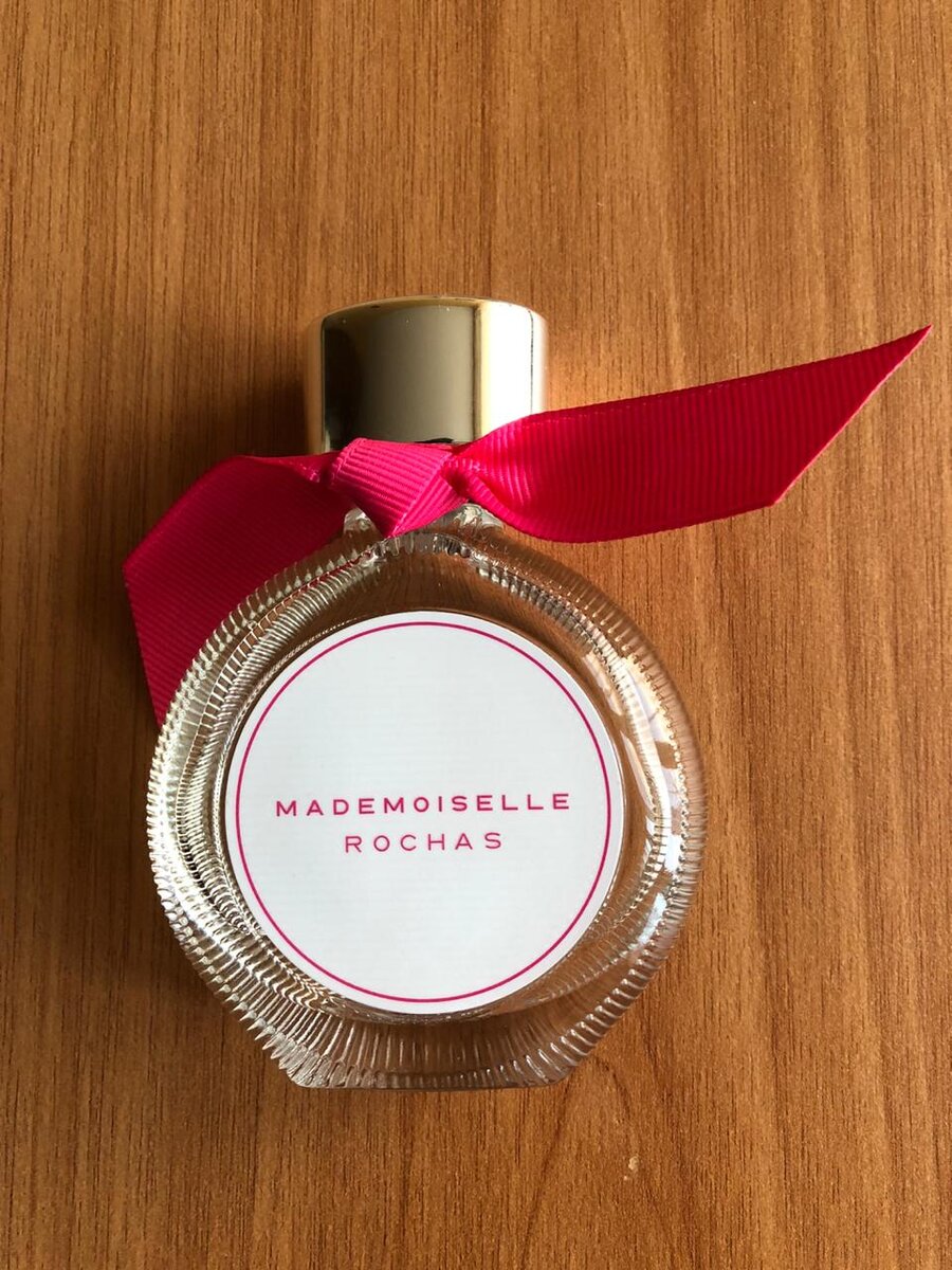 Вот он, женственно-легкомысленный флакончик с духами