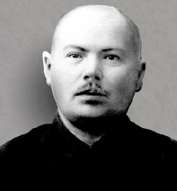 Алексей Сергеевич Турищев (1888–1962) — русский музыкант, воспитанник 12-го Астраханского гренадёрского полка. В 1904 г. потрясенный героической гибелью крейсера «Варяг» Турищев выиграл конкурс на лучшую песню-марш для встречи героев в Москве, в присутствии Государя Императора Николая II. Он сделал инструментовку для духового оркестра и хора и получил право дирижировать первым исполнением «Варяга» на перроне Курского вокзала.