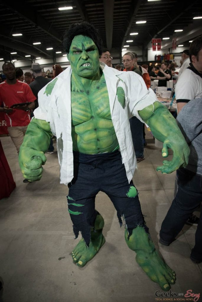 Сколько лет халку из кампуса. Халк комикон. Hulk Cosplay. Худой Халк. Плохой Халк.