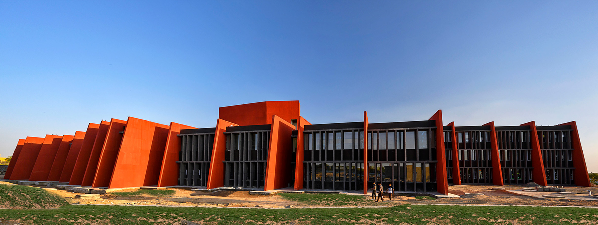 https://static.dezeen.com/uploads/2020/05/the-rajasthan-school-sanjay-puri-architects-architecture-education-indi_dezeen_2364_col_12.jpg