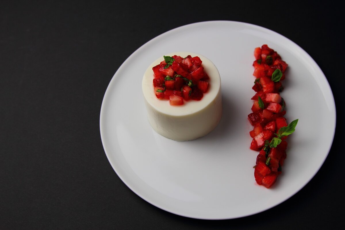 Панна котта с брусникой