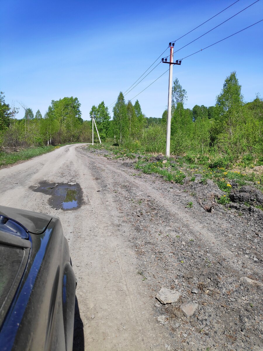 Грунтовка через лес. Красиво, но только когда сухо.