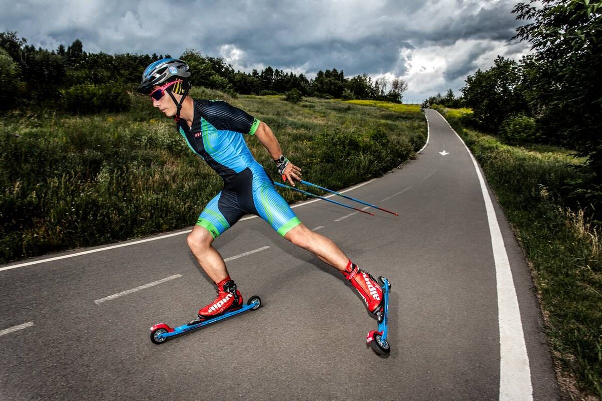 Roller skiing. Лыжероллеры лыжники.