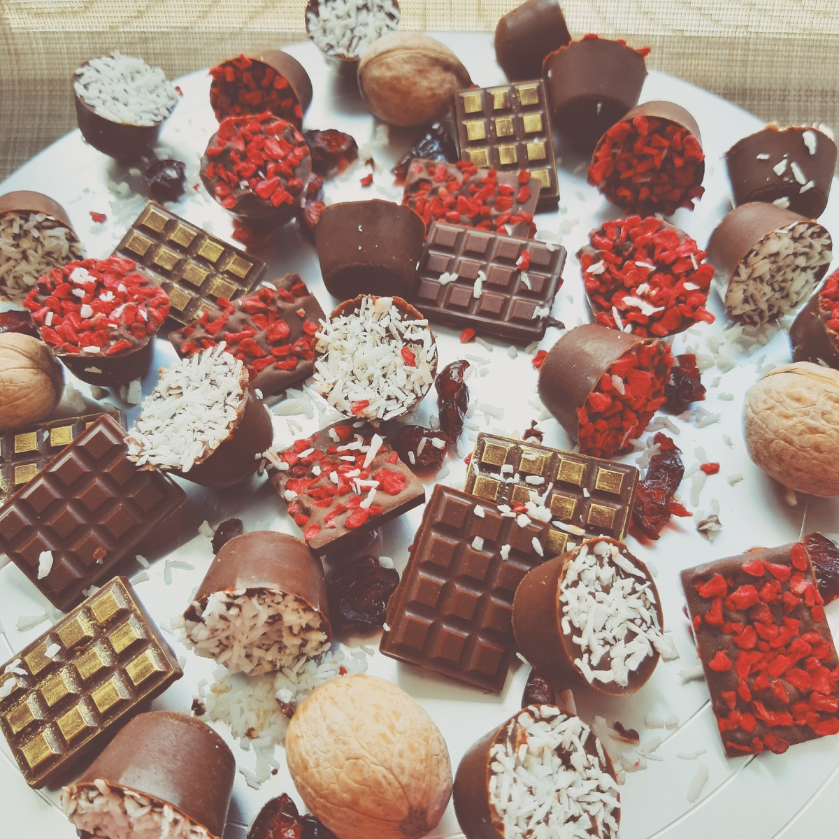 шоколад в составе которого какао,какао масло,кокосовое молоко и сироп топинабура🍫