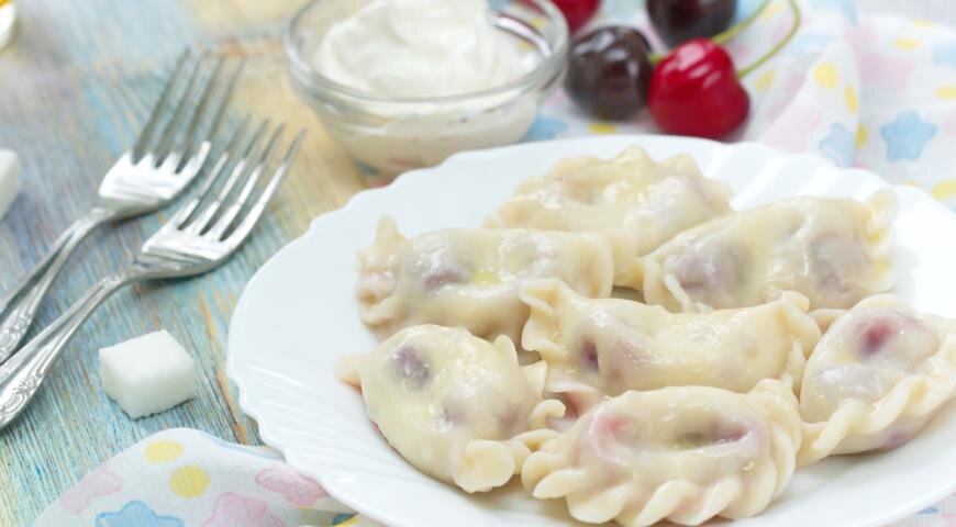 Вареники с вишней от историка русской кухни Ольги Сюткиной, специально для www.gastronom.ru