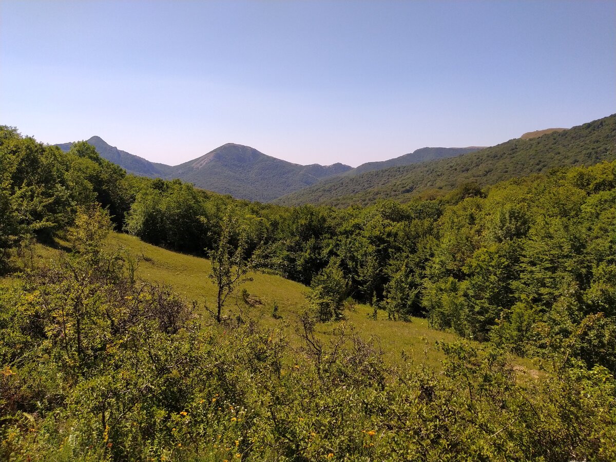 Трудный путь к горам близнецам. Левее - Шуври, правее - Хриколь. Фото автора